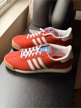 NWOT Adidas Samoa